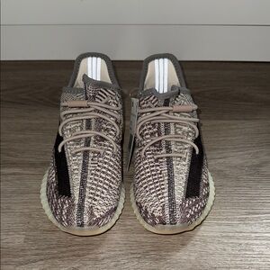 Zyon Yeezy Sneakers